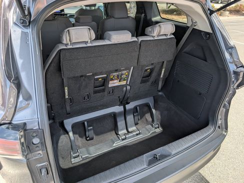 Used 2025 Toyota Sienna LE FWD image 10