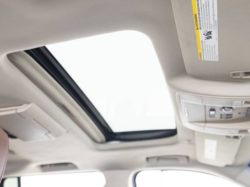 Used 2017 Chevrolet Suburban Premier image 22