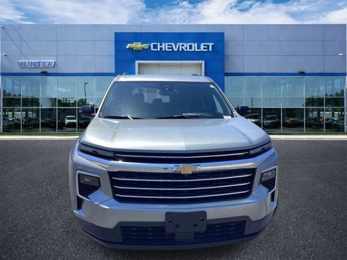 Used 2024 Chevrolet Traverse LT FWD image 3