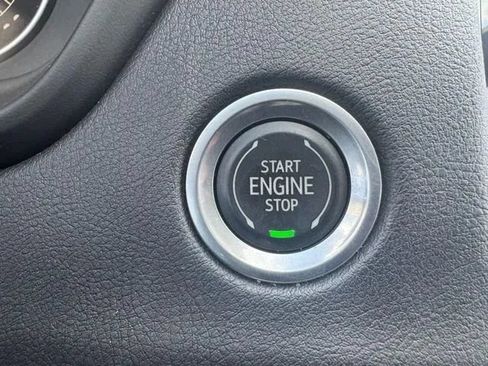 Used 2022 Cadillac XT4 Luxury w/ Cold Weather Package FWD image 25