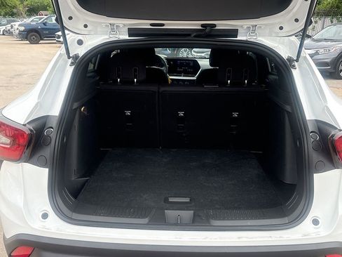 Used 2026 Chevrolet Trax RS FWD image 24