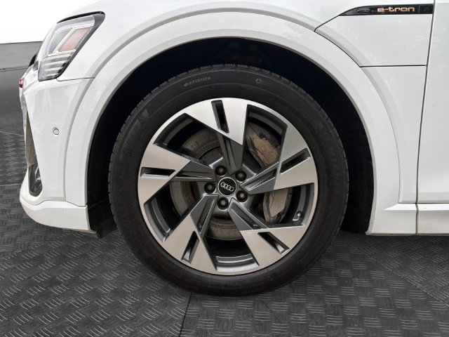 Used 2021 Audi e-tron Prestige w/ Prestige Package AWD/4WD image 13