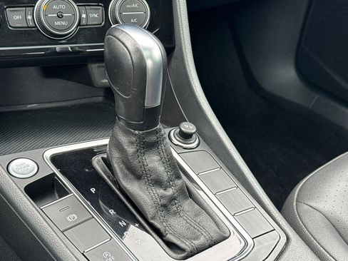 Used 2020 Volkswagen Jetta SE image 22