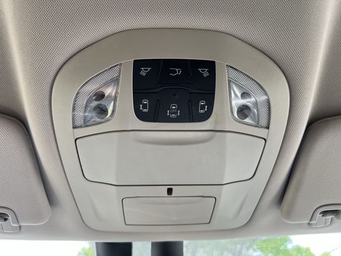 Used 2020 Chrysler Pacifica Touring-L w/ Advanced Safetytec Group FWD image 28
