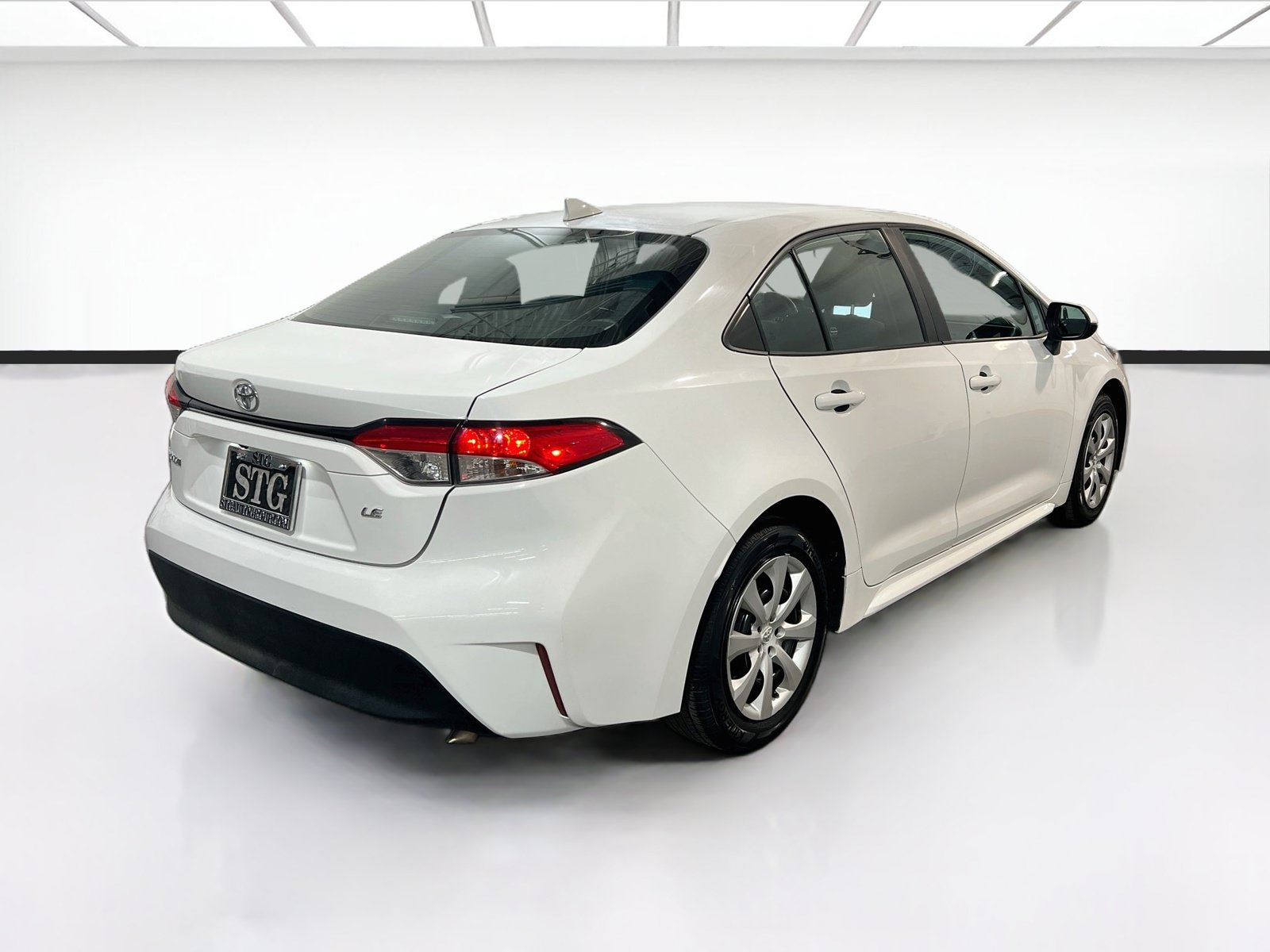Used 2024 Toyota Corolla LE FWD image 4