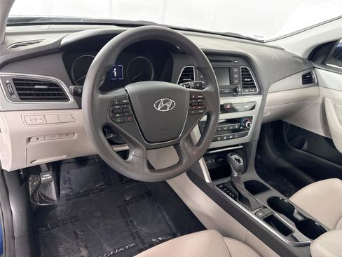 Used 2015 Hyundai Sonata SE w/ Option Group 09 FWD image 4