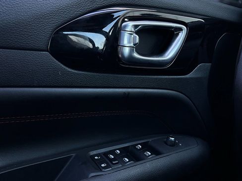 Used 2025 Jeep Compass Trailhawk image 20