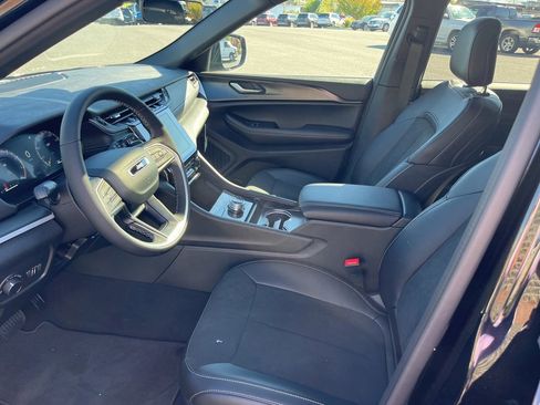 New 2025 Jeep Grand Cherokee L Altitude image 2