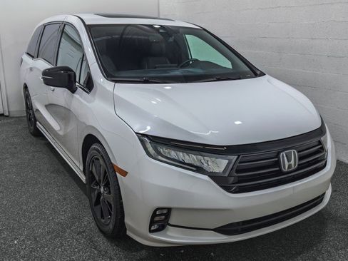Used 2024 Honda Odyssey Sport image 2