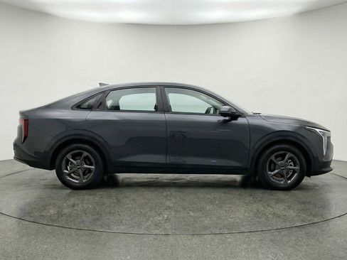 Used 2025 Kia K4 LXS image 11