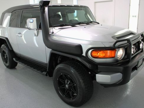 Used 2008 Toyota FJ Cruiser 2WD image 11