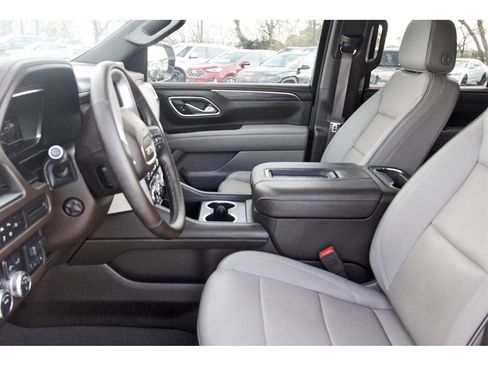 Used 2024 GMC Yukon SLT w/ SLT Premium Package image 29