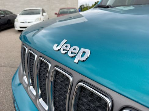 Used 2021 Jeep Renegade Limited AWD/4WD image 16