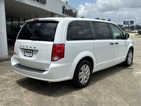 Used 2020 Dodge Grand Caravan SE w/ UConnect Hands-Free Group FWD image 7