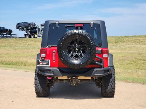 Used 2015 Jeep Wrangler Unlimited Rubicon AWD/4WD image 8