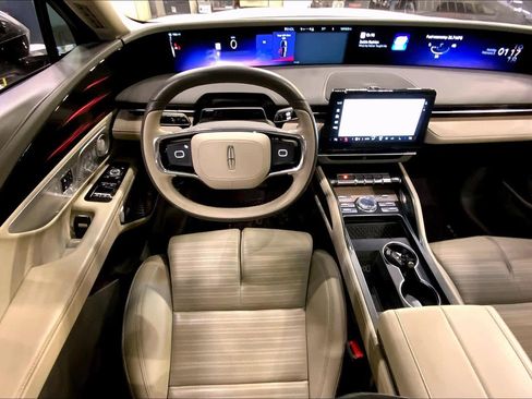 Used 2024 Lincoln Nautilus Reserve w/ Equipment Group 203A image 6