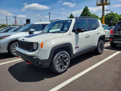 Used 2023 Jeep Renegade Trailhawk w/ Trailer Tow Group AWD/4WD image 5