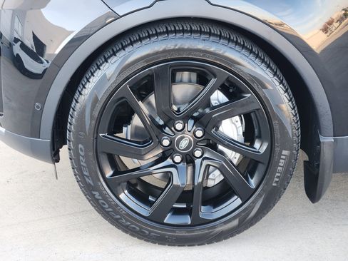 Certified 2025 Land Rover Discovery S image 11