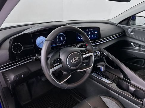 Used 2025 Hyundai Elantra Limited FWD image 10