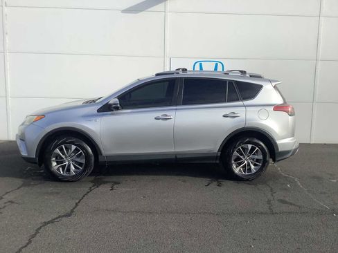 Used 2016 Toyota RAV4 XLE image 2