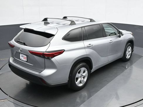 Used 2022 Toyota Highlander L AWD/4WD image 23