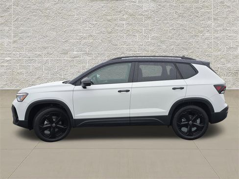 New 2026 Volkswagen Taos SE AWD/4WD image 4