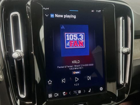 Used 2025 Volvo XC40 B5 Core image 21