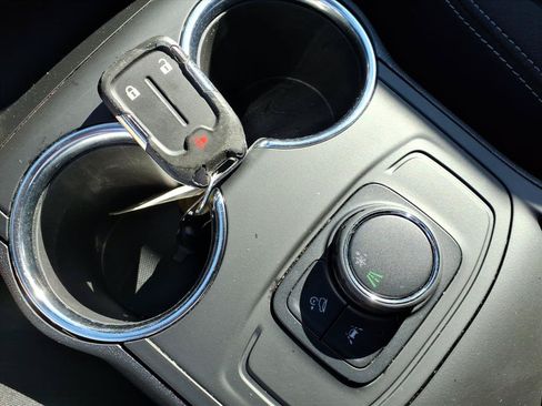 Used 2024 GMC Terrain SLE FWD image 15