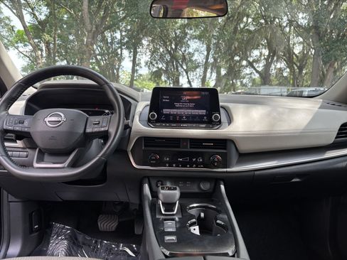Used 2025 Nissan Rogue SV FWD image 29