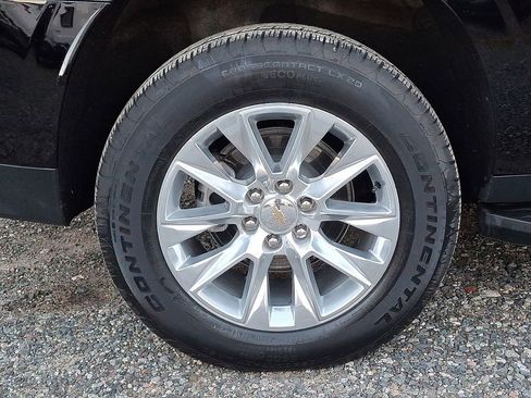 Used 2024 Chevrolet Suburban Premier w/ Premium Package image 32