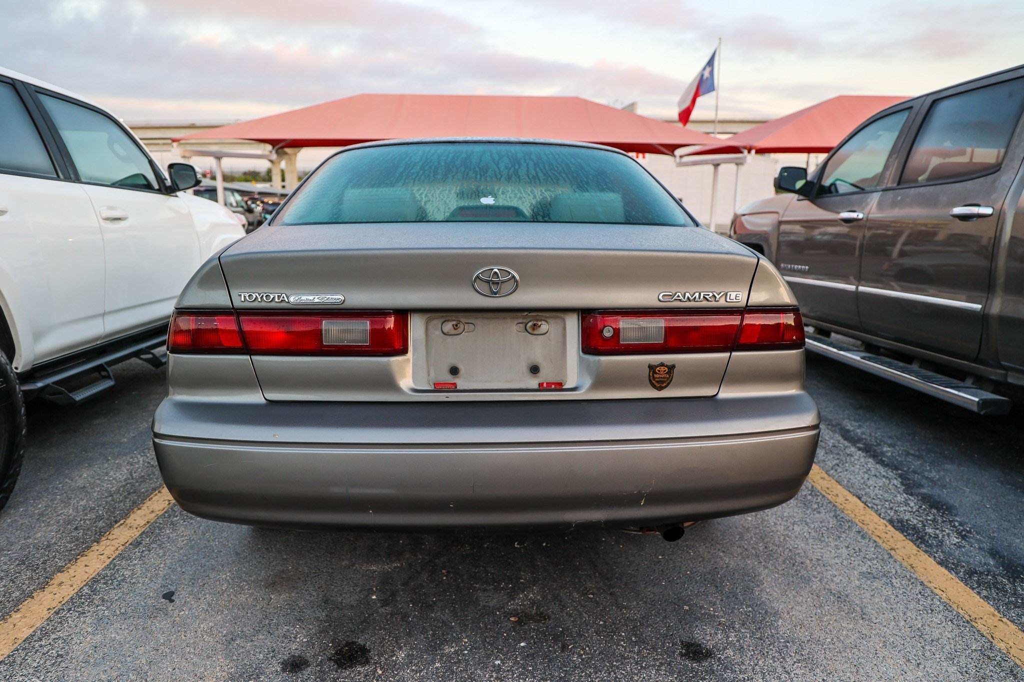 Used 1998 Toyota Camry LE FWD image 9