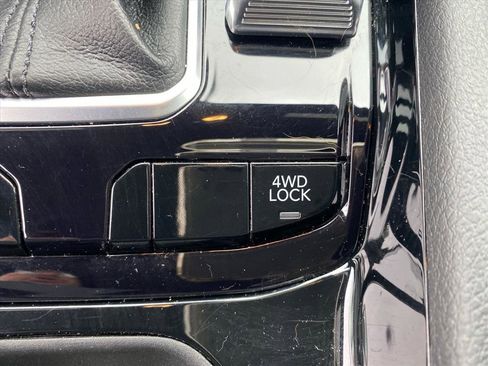 Used 2023 Jeep Compass Limited image 9