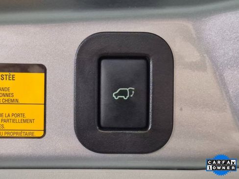 Used 2011 Toyota Sienna SE image 25