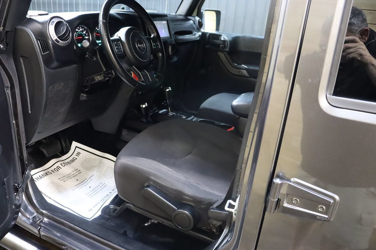 Used 2017 Jeep Wrangler Unlimited Sport w/ Connectivity Group AWD/4WD image 37