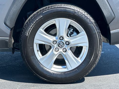 Used 2020 Toyota RAV4 XLE w/ Convenience Package FWD image 31