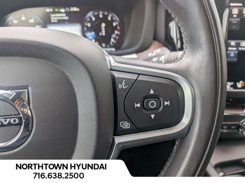 Used 2021 Volvo XC60 T5 Momentum image 24