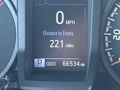 Used 2020 Toyota Tacoma SR image 30