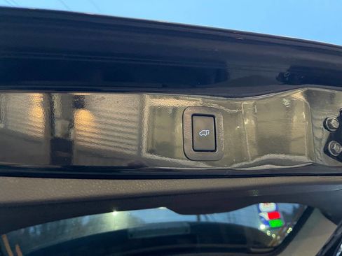 Used 2019 Toyota Highlander SE image 29