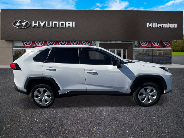 Used 2024 Toyota RAV4 LE AWD/4WD image 8