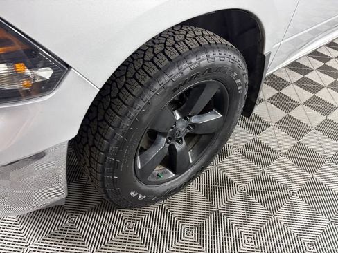 Used 2019 RAM 1500 Big Horn w/ Rambox Value Package AWD/4WD image 9