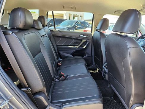 Used 2022 Volkswagen Tiguan SE FWD image 19