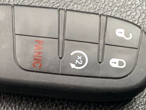 Used 2025 Jeep Compass Limited image 25