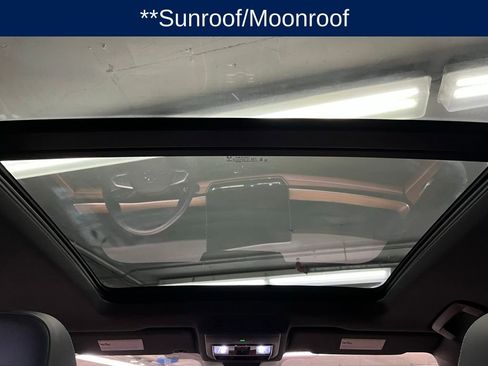 Certified 2025 Volkswagen Tiguan SEL R-Line image 10