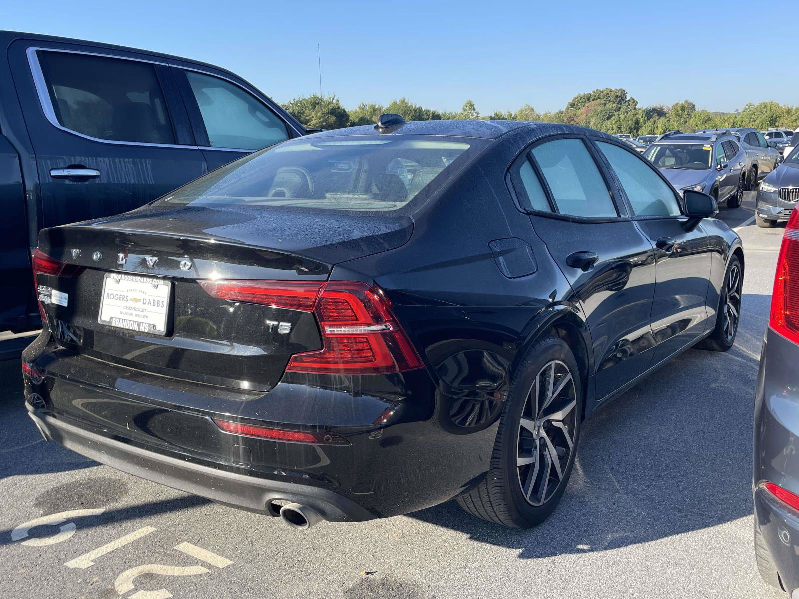 Used 2020 Volvo S60 T5 Momentum FWD image 4