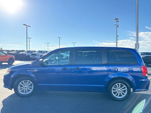 Used 2019 Dodge Grand Caravan SE image 6