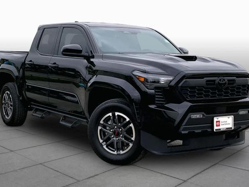 Used 2025 Toyota Tacoma TRD Sport RWD image 3