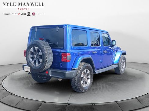 Used 2018 Jeep Wrangler Unlimited Sahara AWD/4WD image 16