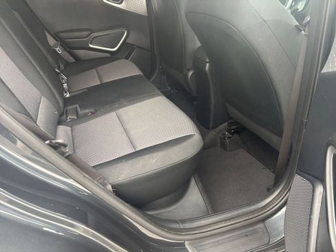 Used 2025 Kia Soul LX w/ LX Technology Package image 36