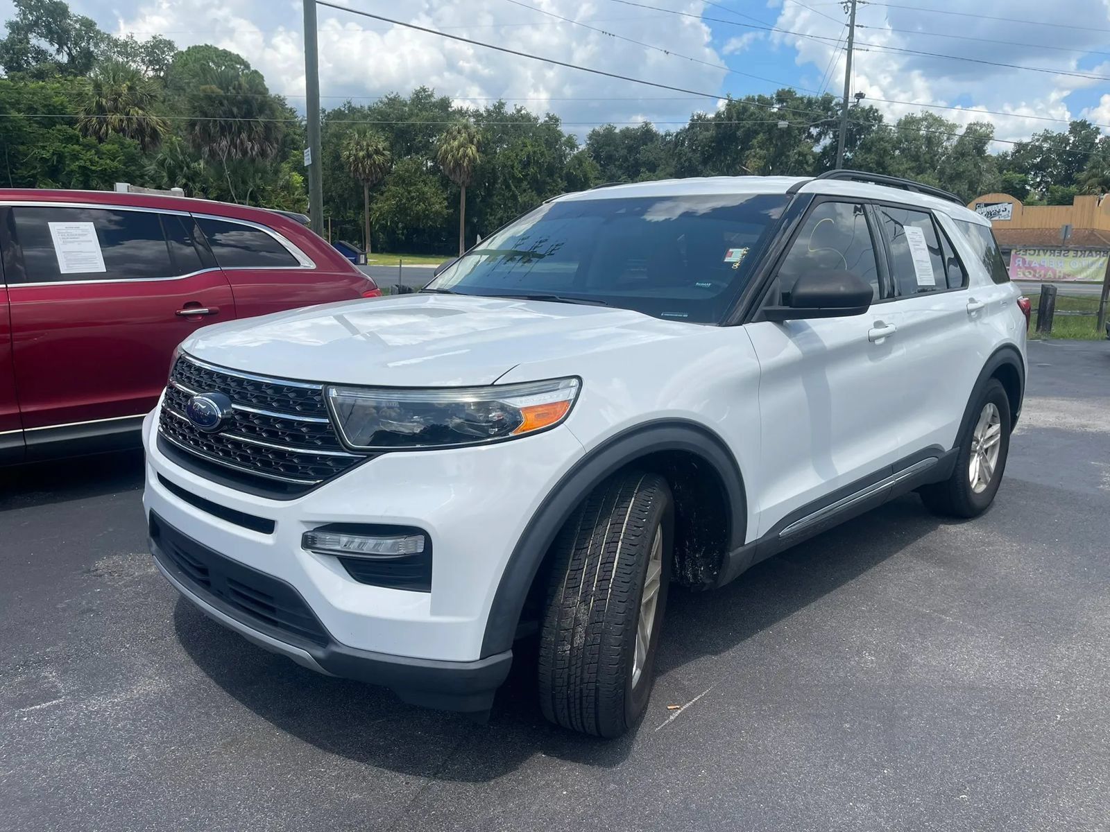Used 2020 Ford Explorer XLT w/ Equipment Group 202A RWD image 2