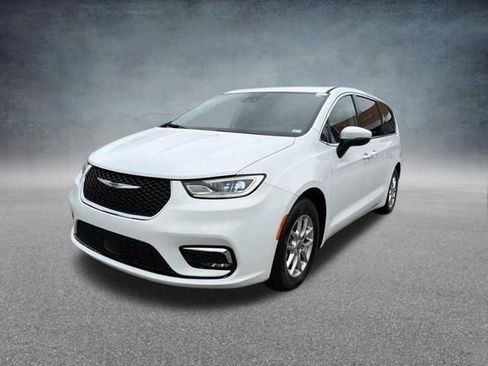 Used 2023 Chrysler Pacifica Touring-L FWD image 43